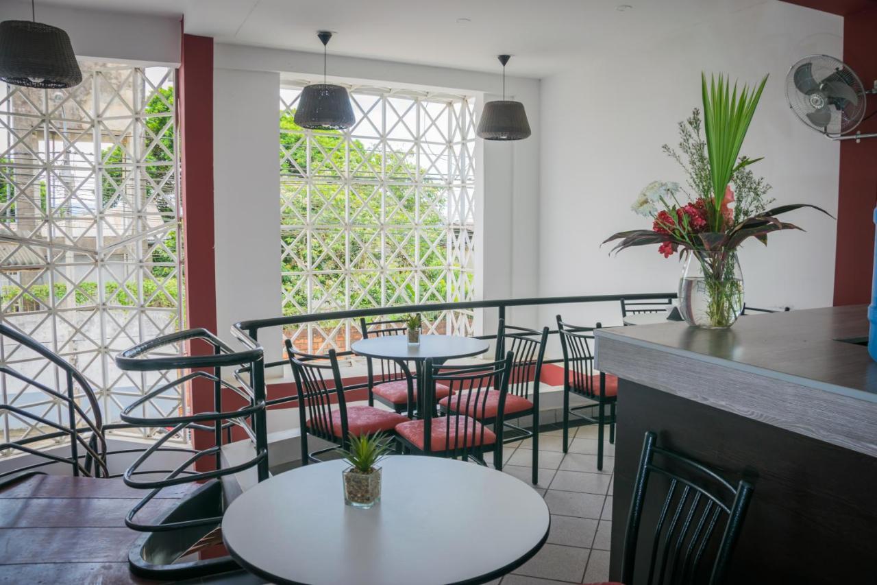 Hostal "Centrika" Tarapoto Eksteriør billede