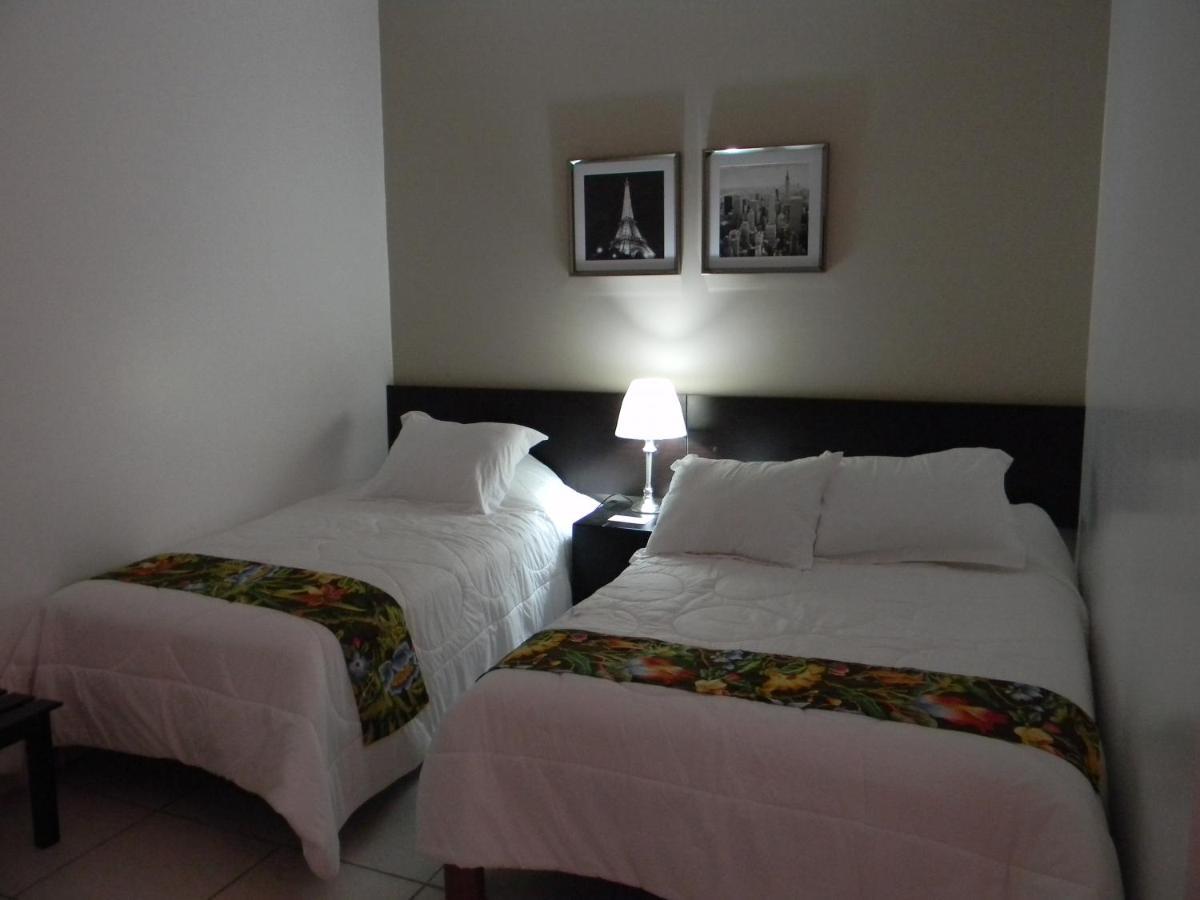 Hostal "Centrika" Tarapoto Eksteriør billede