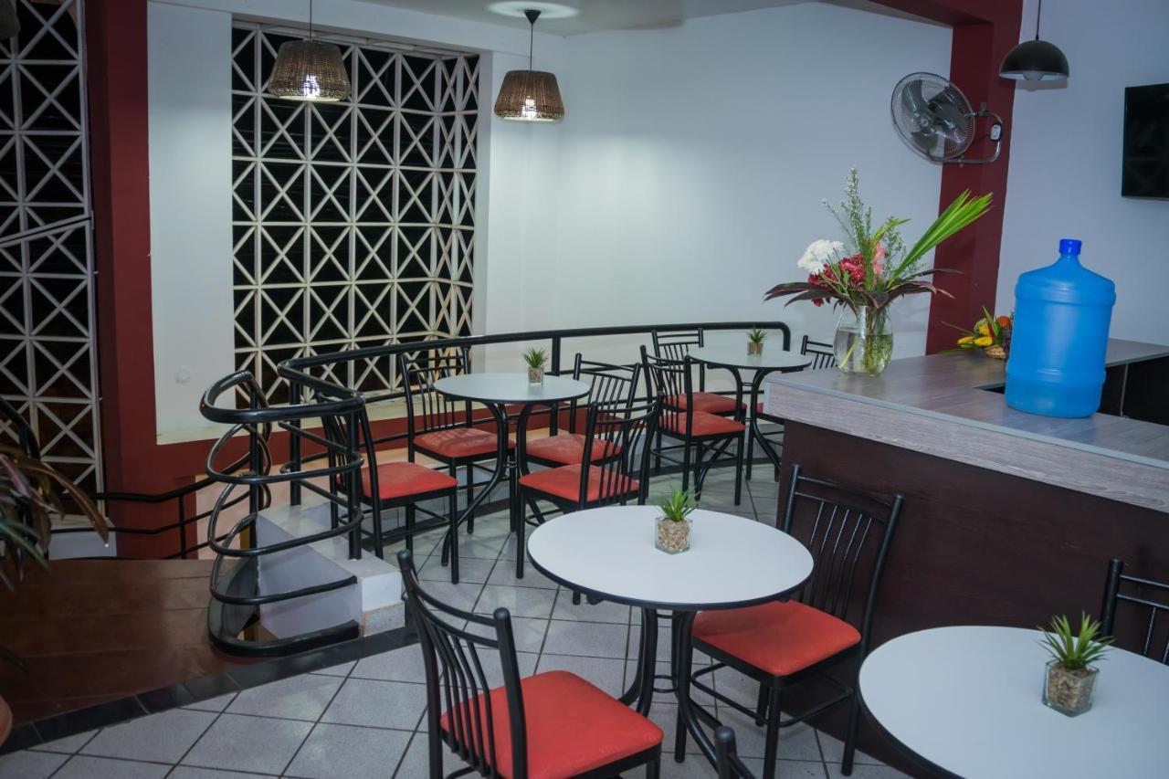 Hostal "Centrika" Tarapoto Eksteriør billede