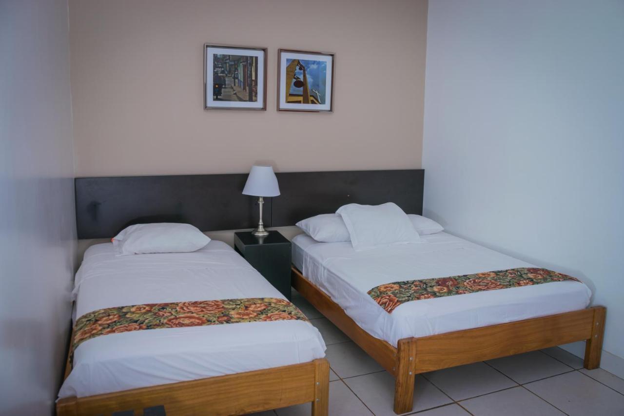 Hostal "Centrika" Tarapoto Eksteriør billede