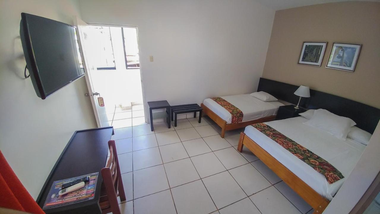 Hostal "Centrika" Tarapoto Eksteriør billede
