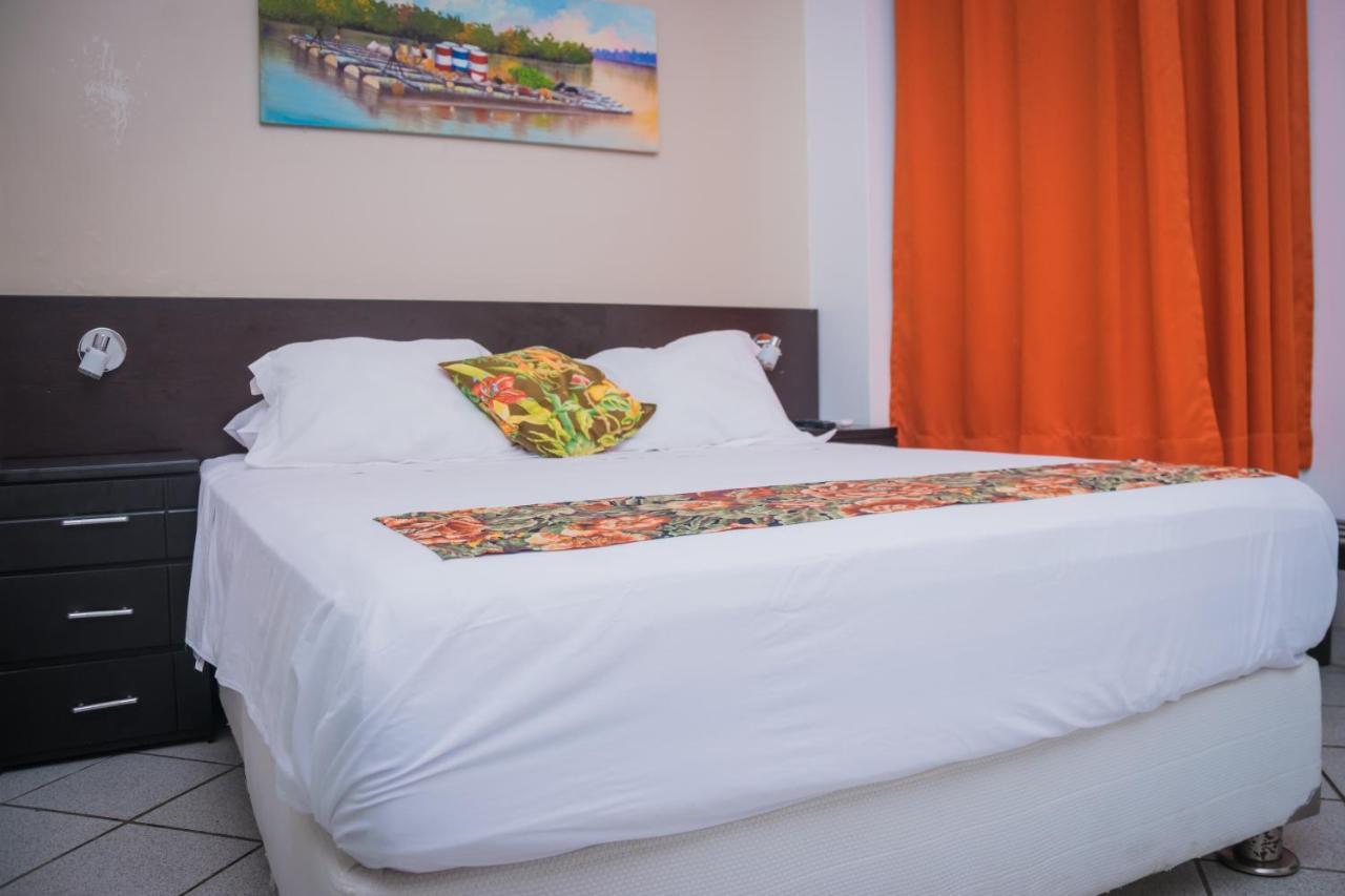 Hostal "Centrika" Tarapoto Eksteriør billede