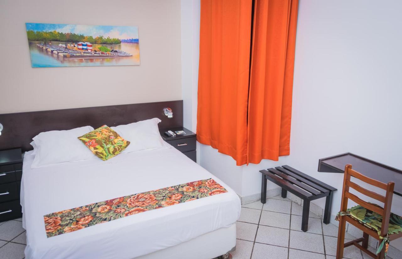 Hostal "Centrika" Tarapoto Eksteriør billede