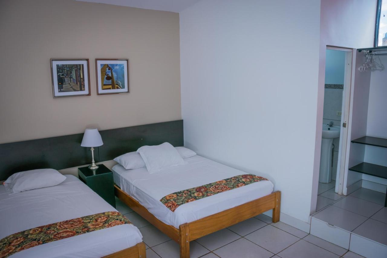 Hostal "Centrika" Tarapoto Eksteriør billede