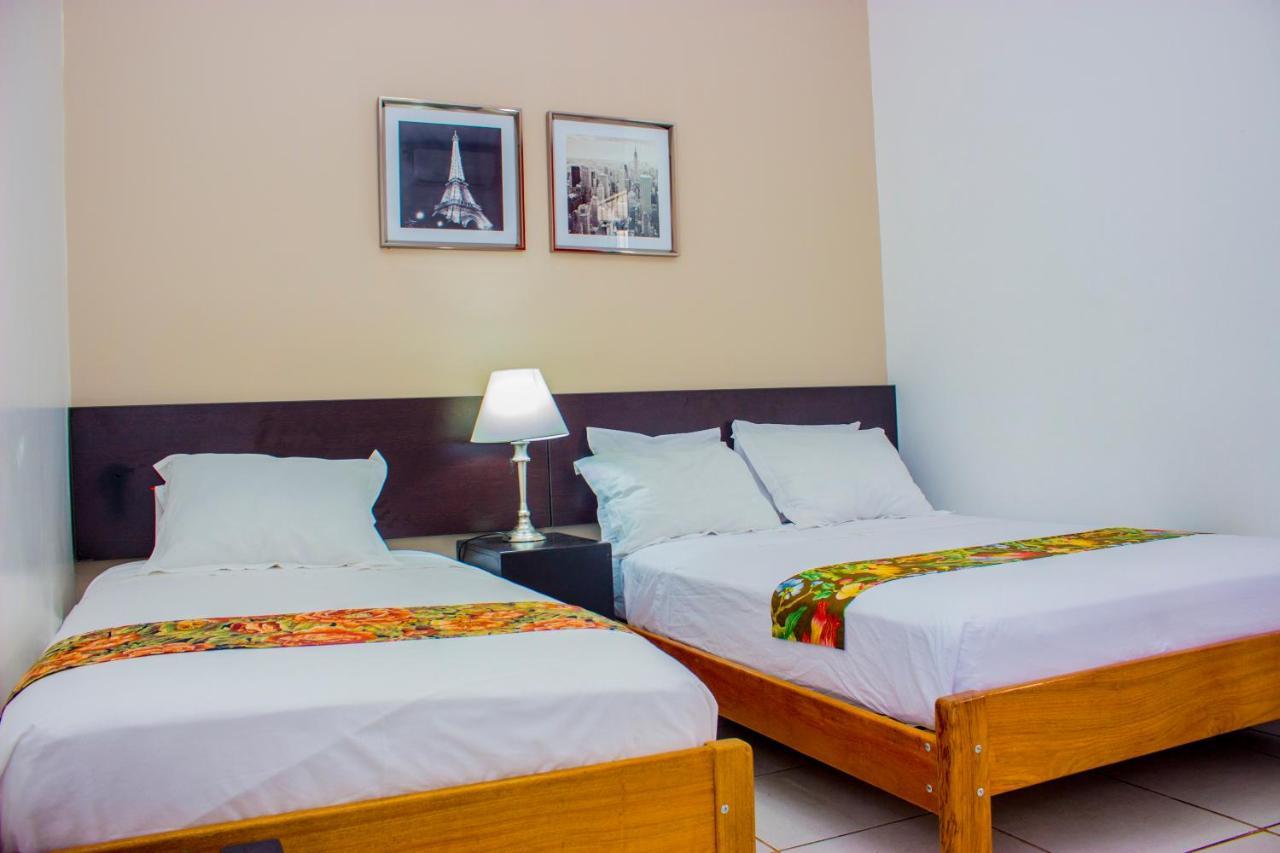 Hostal "Centrika" Tarapoto Eksteriør billede