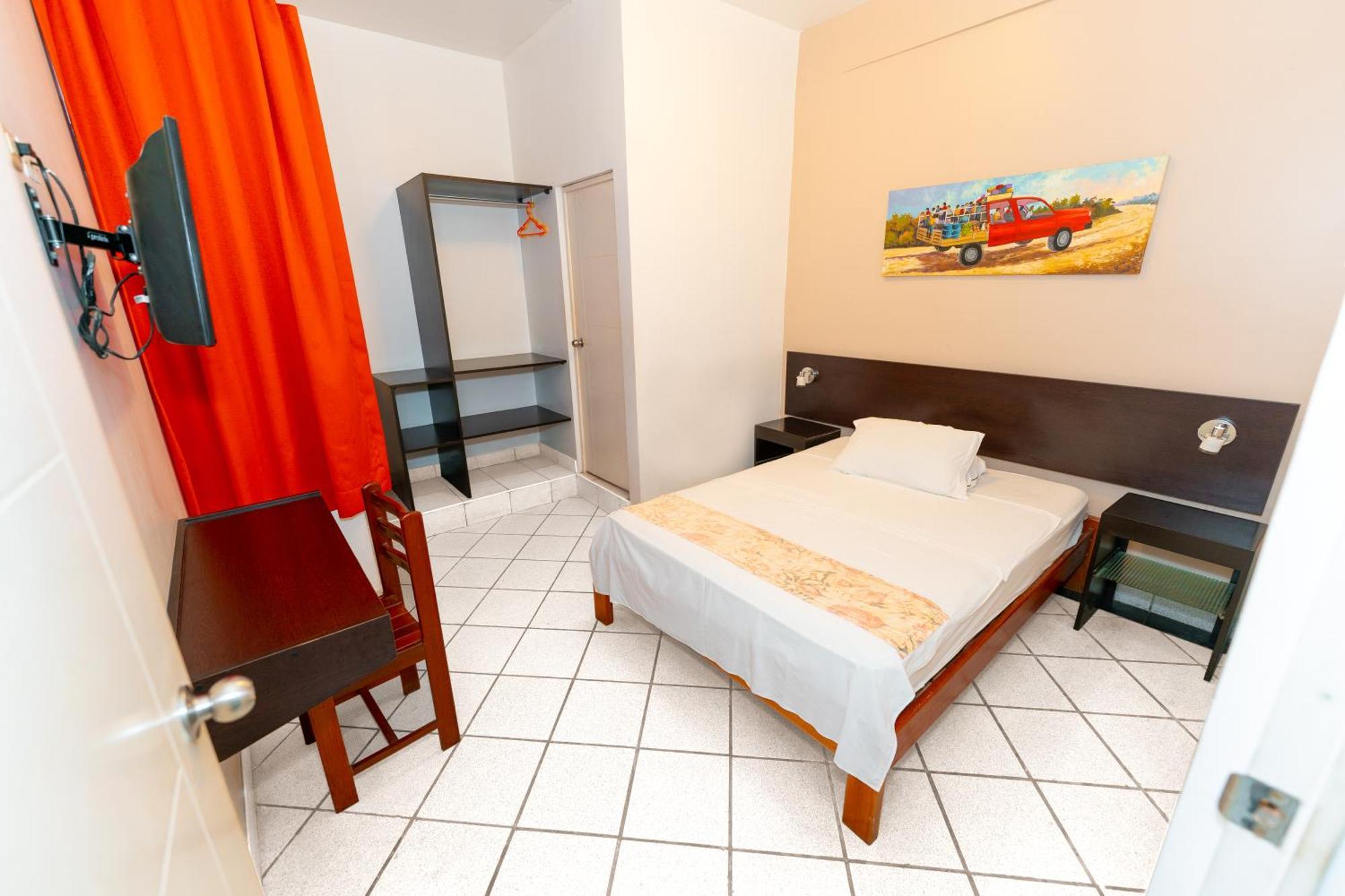 Hostal "Centrika" Tarapoto Eksteriør billede