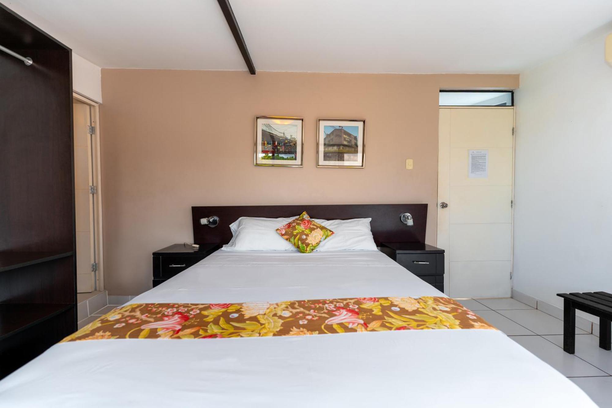 Hostal "Centrika" Tarapoto Eksteriør billede